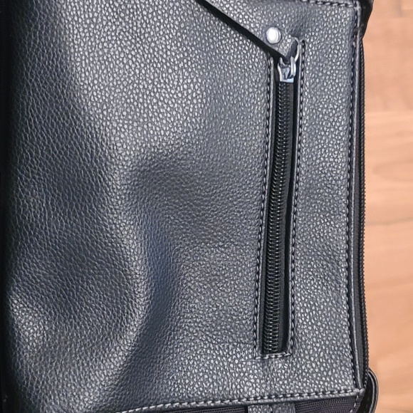 Cross Body Purse - Picture 3 of 3